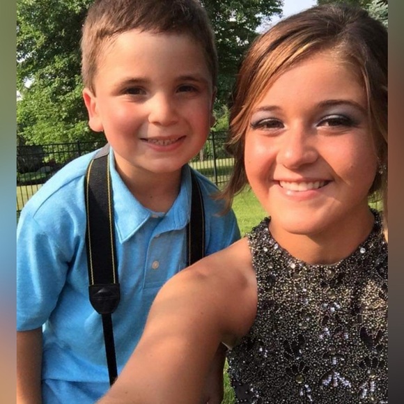 IF U HAVE A MOMENTโฆ. PLEASE READ TO UNDERSTAND Y I SELL ON POSHMARKโฆ๐๐ - Picture 13 of 15